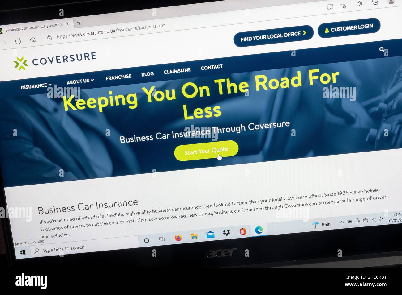 Website der Firma Coversure Insurance Services auf einem Laptop-Bildschirm. Seite „Kfz-Versicherung“. Stockfoto