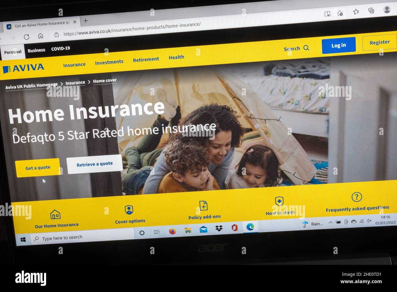 Website der Aviva Versicherungsgesellschaft auf dem Bildschirm eines Laptops, Großbritannien. Home Insurance-Seite. Stockfoto