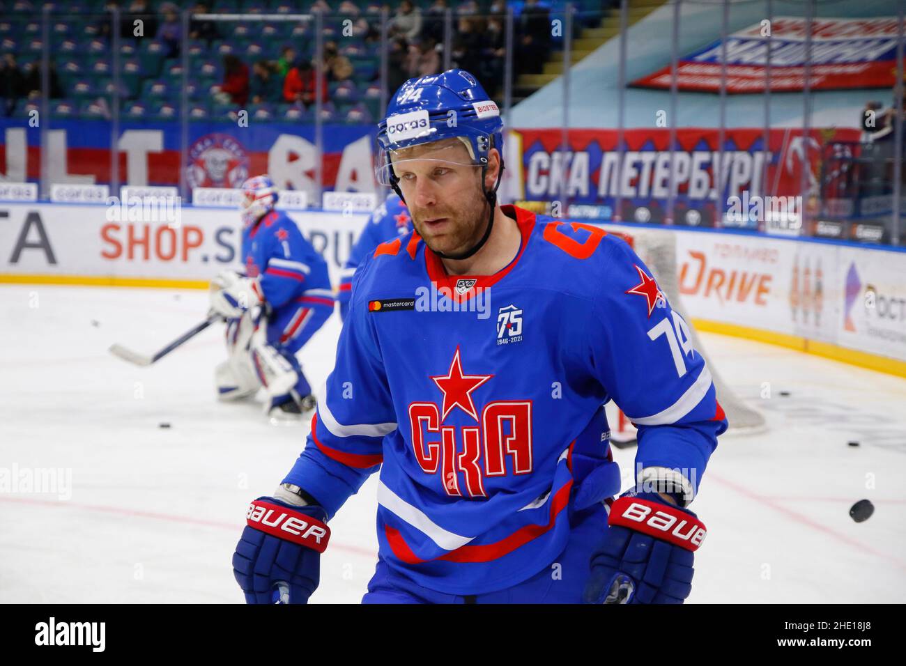 Sankt Petersburg, Russland. 07th Januar 2022. Leo Komarov (Nr.74) von SKA Sankt Petersburg in Aktion während der regulären Saison 2021-22 der Kontinental Hockey League zwischen SKA Sankt Petersburg und Torpedo Nischni Nowgorod im Eissportschalast (Endstand; SKA Sankt Petersburg 2:0 Torpedo Nischni Nowgorod). (Foto von Maksim Konstantinov/SOPA Image/Sipa USA) Quelle: SIPA USA/Alamy Live News Stockfoto