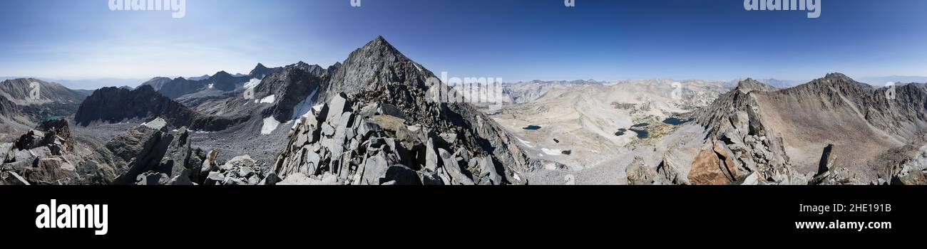 360-Grad-Panorama vom Gipfel des Aperture Peak mit Agassiz Peak und den Palisades über den Bishop Pass Stockfoto