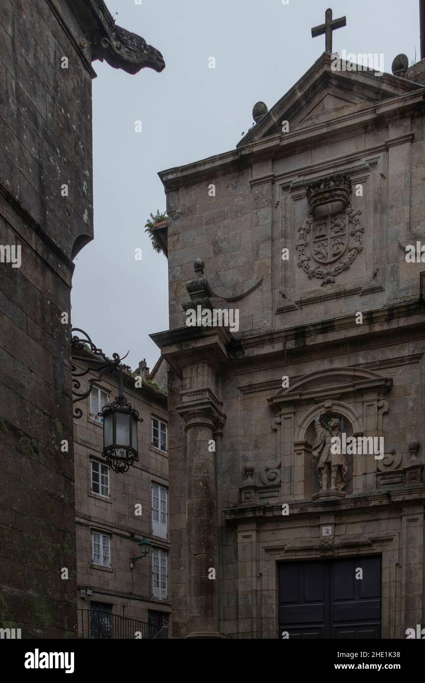 Fassade der Kirche San Pelayo in Santiago de Compostela, Spanien Stockfoto