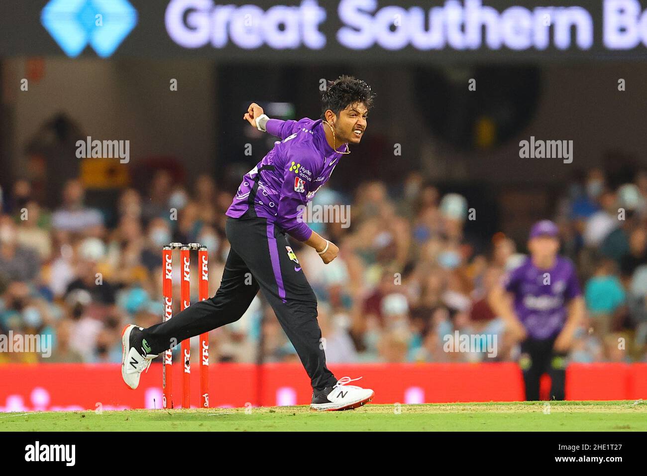 Brisbane, Großbritannien. 08th Januar 2022. Sandeep Lamichhane of the Hobart Hurricanes Bowls Credit: News Images /Alamy Live News Stockfoto