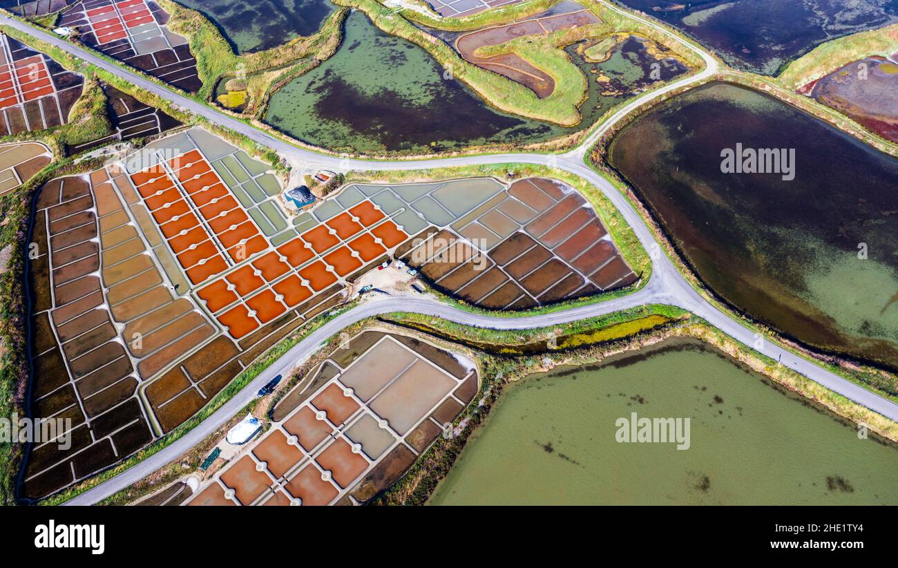 Luftaufnahme der Salinen in den Salinen von Guerande, berühmt für seine Produktion des grauen Salzes von Guerande, Frankreich Stockfoto