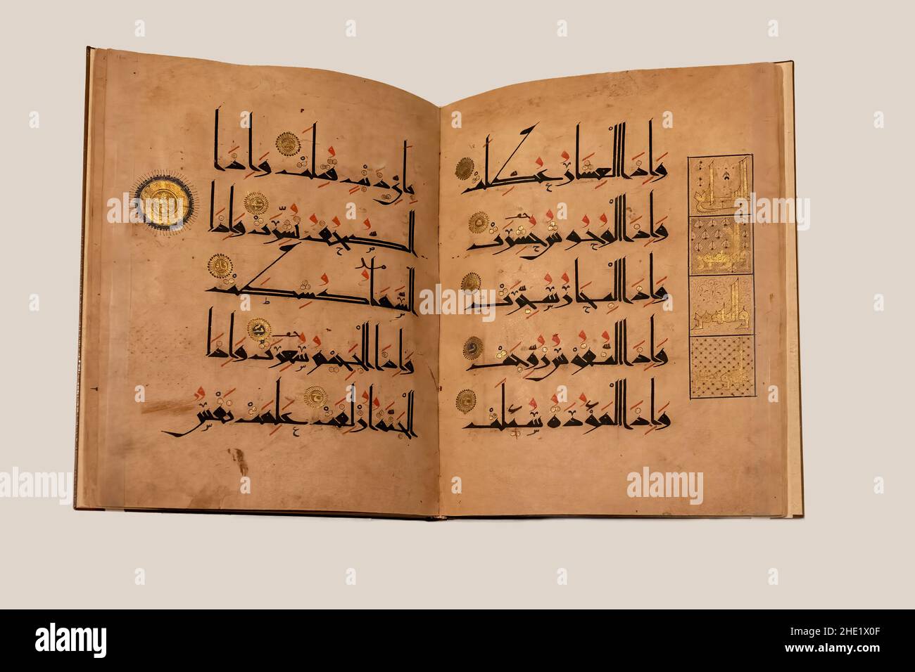 Antike Bücher. Das Aga Khan Museum ist ein Museum für islamische Kunst, iranische Kunst und muslimische Kultur.Jan 8, 2022 Stockfoto