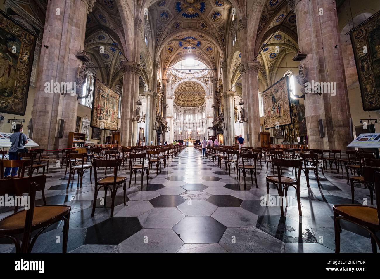 Im Inneren der Kathedrale von Como, Cattedrale di Santa Maria Assunta, Duomo di Como, die katholische Kathedrale der Stadt. Stockfoto