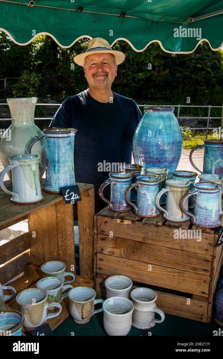 Großbritannien, Wales, Pembrokeshire, Saint Dogmaels, Wochenmarkt, potter David Small Stockfoto
