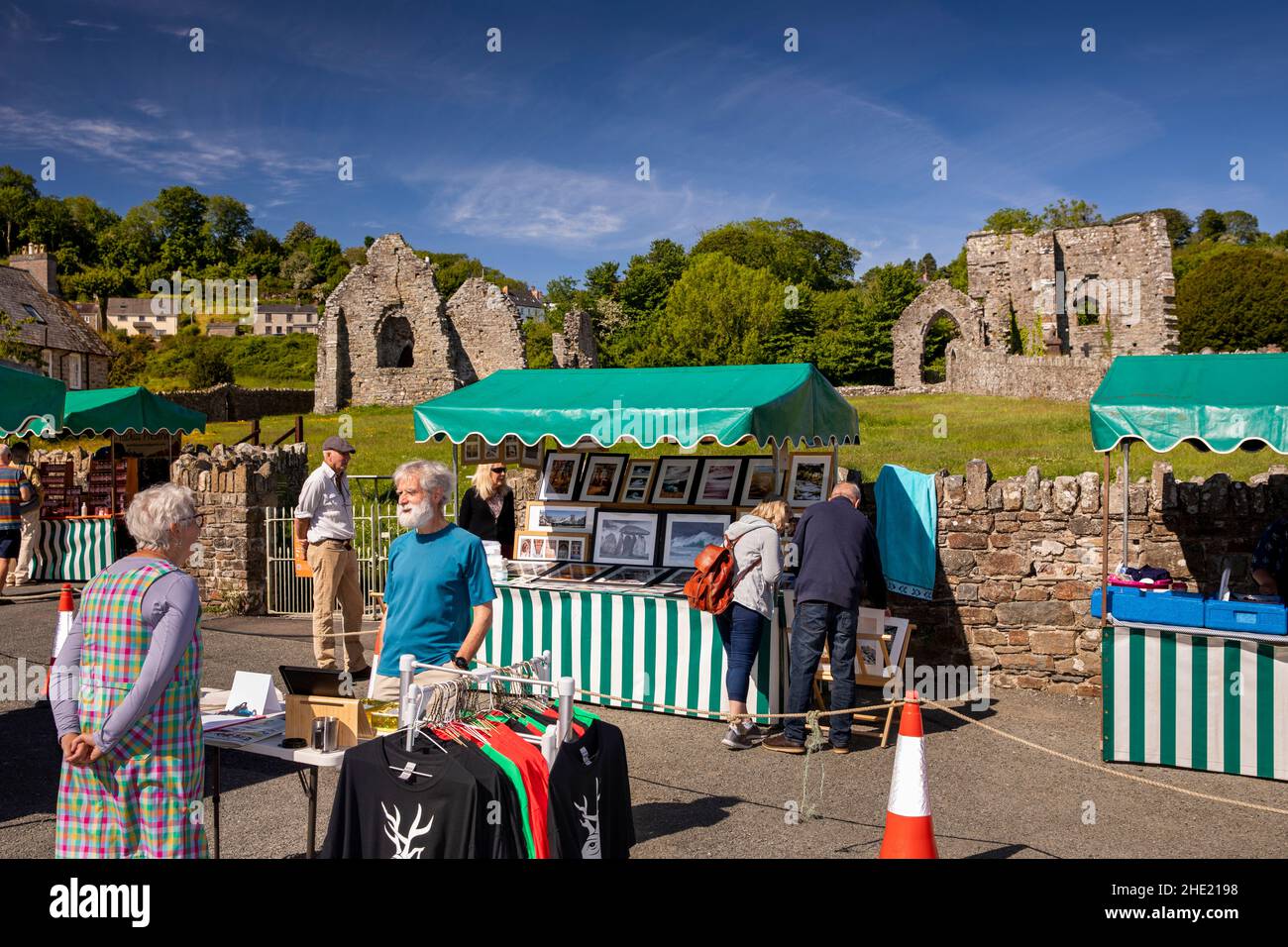 Großbritannien, Wales, Pembrokeshire, Saint Dogmaels, Wochenmarkt der Macher bei Abbey Ruins Stockfoto