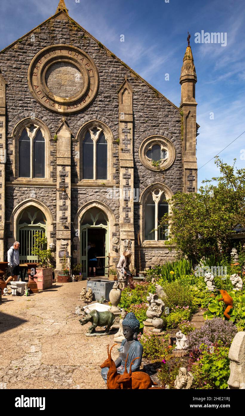 Großbritannien, Wales, Pembrokeshire, Pembroke, East Back, Ehemalige Baptist Chapel, jetzt Antiquitäten Emporium Stockfoto
