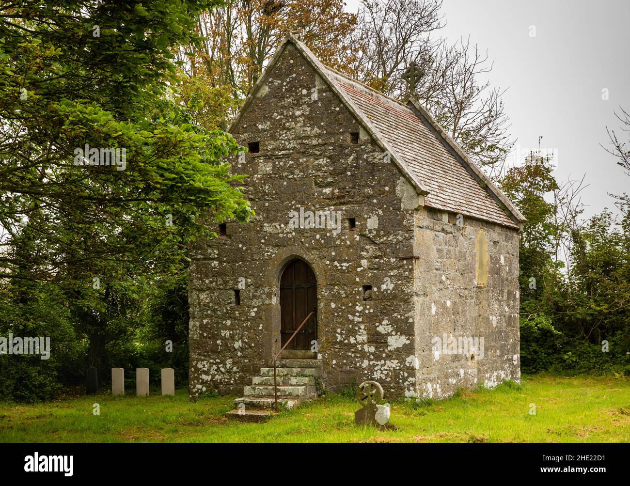 Pem167 Großbritannien, Wales, Pembrokeshire, Angle, St. Mary’s Churchyard, Seemann's Chapel, das ehemalige Schiffbruch-Leichenhaus der Seeleute Stockfoto