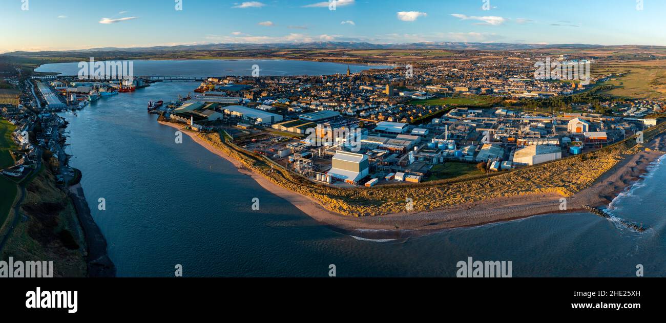 Luftaufnahme von der Drohne von Montrose in Angus, Schottland. VEREINIGTES KÖNIGREICH Stockfoto