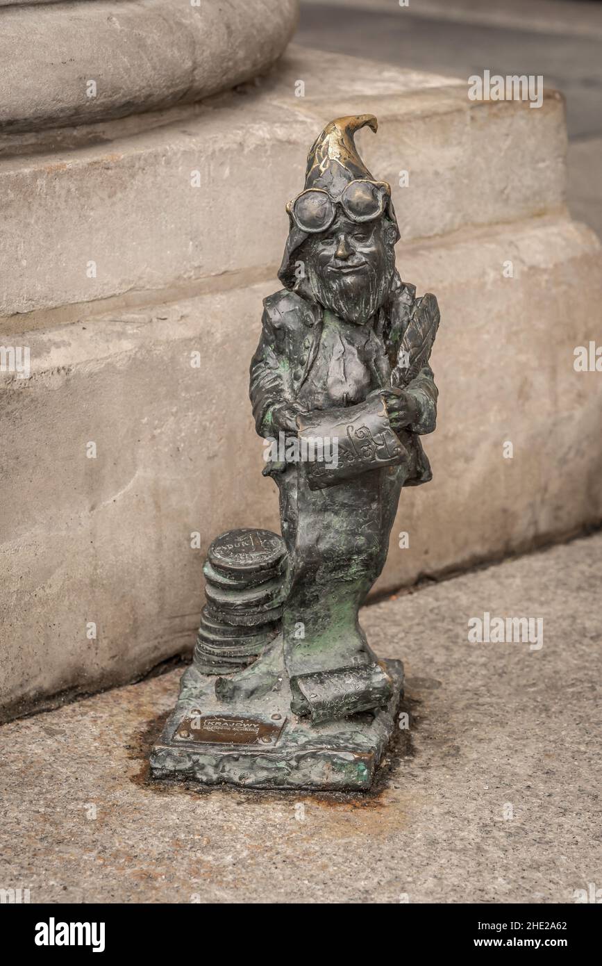Debtie-Zwerg (Dlugi oder Rejestrus) - seit 2005 erschienen in der Stadt - Breslau, Polen, hunderte von wroclaw-Zwergfiguren Stockfoto
