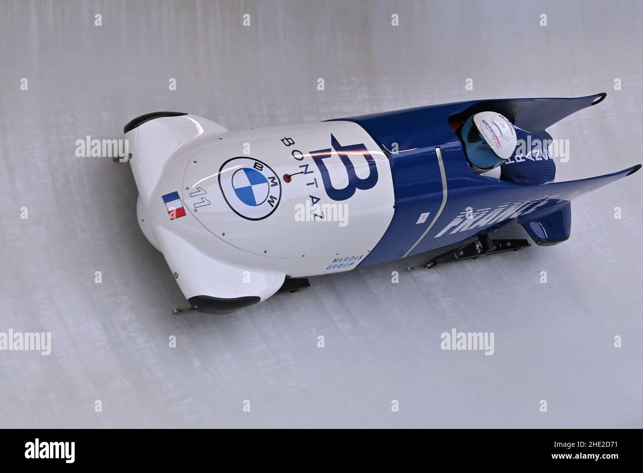 WINTERBERG, DEUTSCHLAND - 8. JANUAR: Romain Heinrich und Dorian Hauterville aus Frankreich treten während des BMW IBSF Bob & Skeleton World Cup in der VELTINS-Eisarena am 8. Januar 2022 in Winterberg im 2-Mann-Bobfahren an (Foto: Patrick Goosen/Orange Picles) Stockfoto