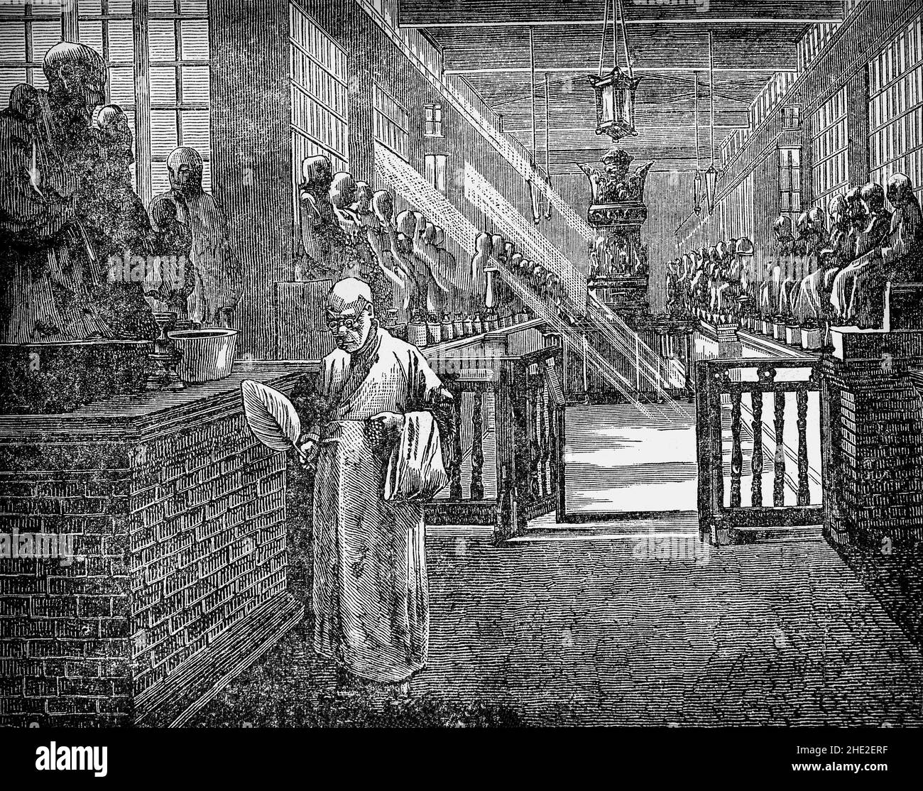 Eine Illustration des Inneren eines Priesters in einem chinesischen Tempel aus dem späten 19th. Jahrhundert, die als Ort der Anbetung des chinesischen Buddhismus, des Taoismus oder der chinesischen Volksreligion verwendet wird, wo Menschen ethnische chinesische Götter und Vorfahren verehren. Stockfoto