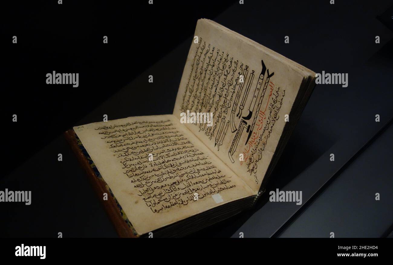 Kopie eines in Spanien geschriebenen Medizintextes, ausgestellt im De Louvre Museum. Stockfoto