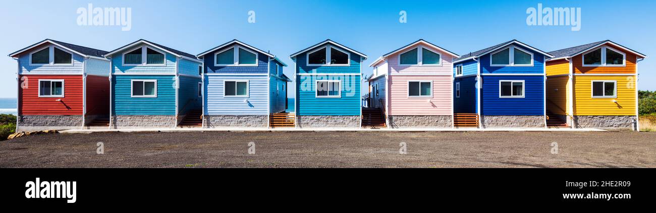 Reihe von bunten Häusern; Küstenstadt Neptune; Oregon; USA Stockfoto