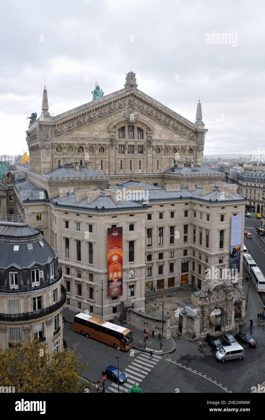 Das 1875 eröffnete Opernhaus Palais Garnier in Paris ist Schauplatz des Romans das Phantom der Oper und anschließender Musical- und Filmproduktionen. Stockfoto