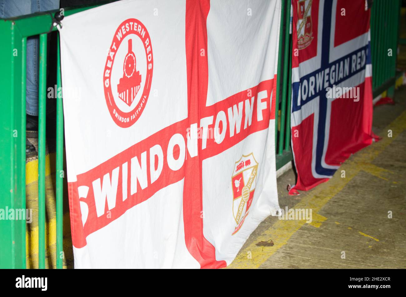 Swindon, Großbritannien. 07th Januar 2022. Swindon, England, 7th. Januar: Swindon-Flaggen. FA Cup 3rd Runde. Swindon Town V Manchester City auf dem Heimstadion des Swindon Town FC. Terry Scott/SPP Quelle: SPP Sport Press Photo. /Alamy Live News Stockfoto