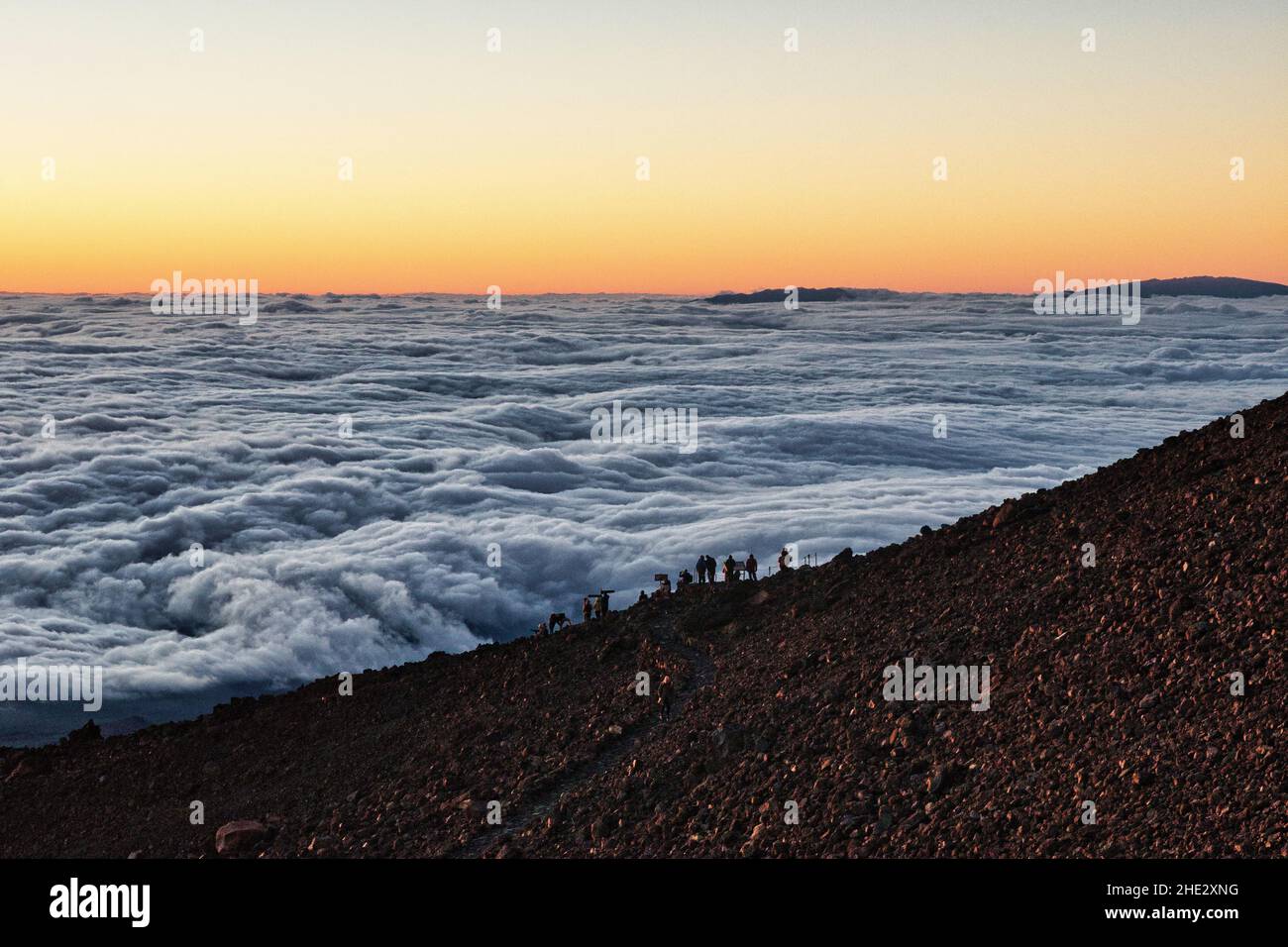 Sonnenuntergang über den Wolken auf dem Vulkan Teide auf Teneriffa Stockfoto