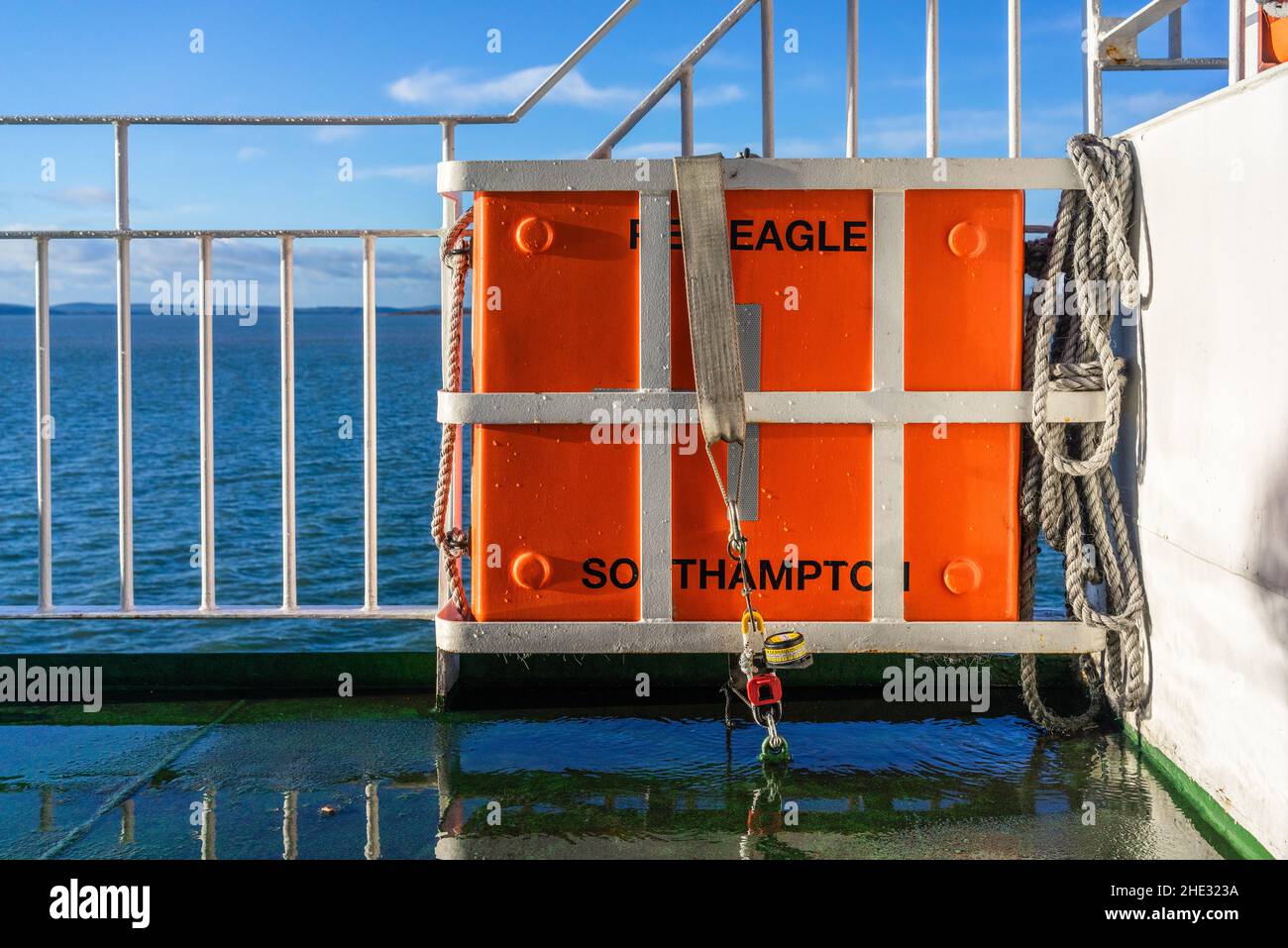 Sicherheitsausrüstung an Bord der Red Eagle Fähre (Red Trichter Fähren) in Southampton, England, Großbritannien Stockfoto