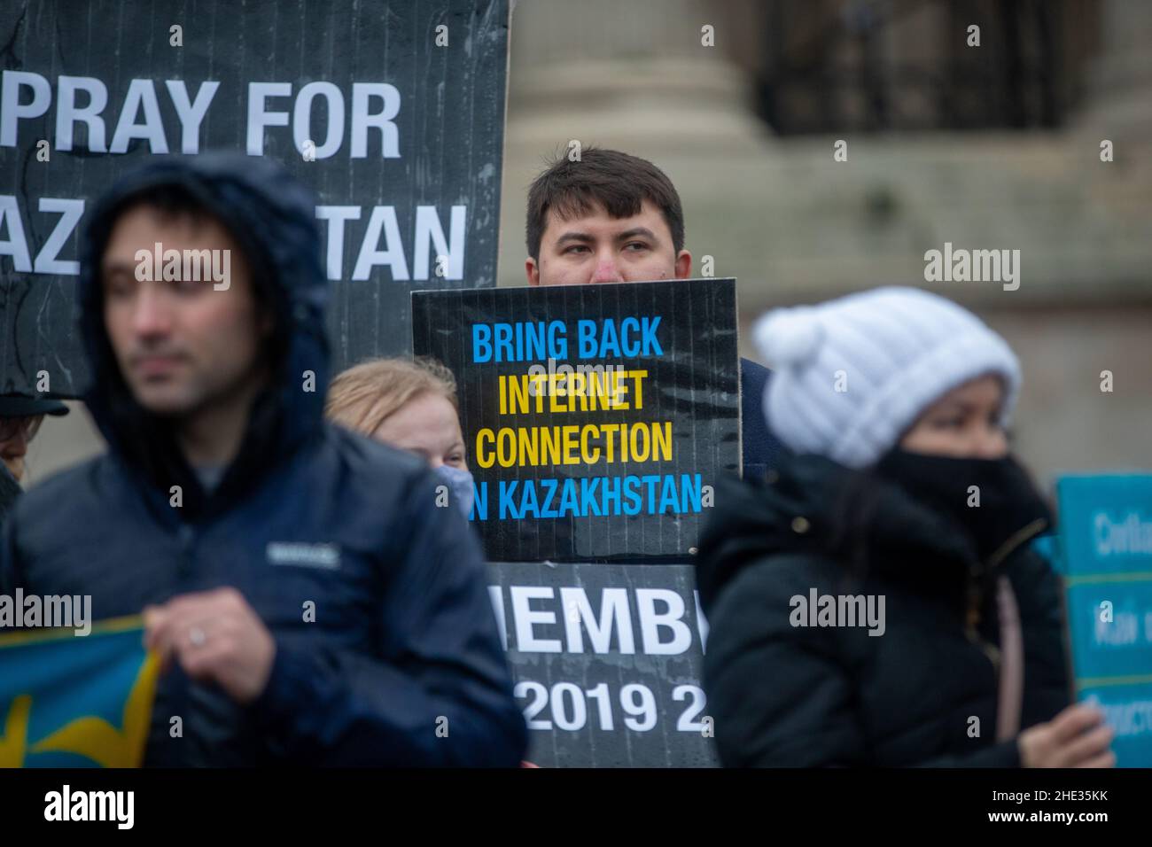 London, England, Großbritannien. 8th Januar 2022. Kasachen in London protestieren auf dem Trafalgar Square in Solidarität mit den Demonstranten in Kasachstan. (Bild: © Tayfun Salci/ZUMA Press Wire) Bild: ZUMA Press, Inc./Alamy Live News Stockfoto London, England, Großbritannien. 8th Januar 2022. Kasachen in London protestieren auf dem Trafalgar Square in Solidarität mit den Demonstranten in Kasachstan. (Bild: © Tayfun Salci/ZUMA Press Wire) Bild: ZUMA Press, Inc./Alamy Live News Stockfoto