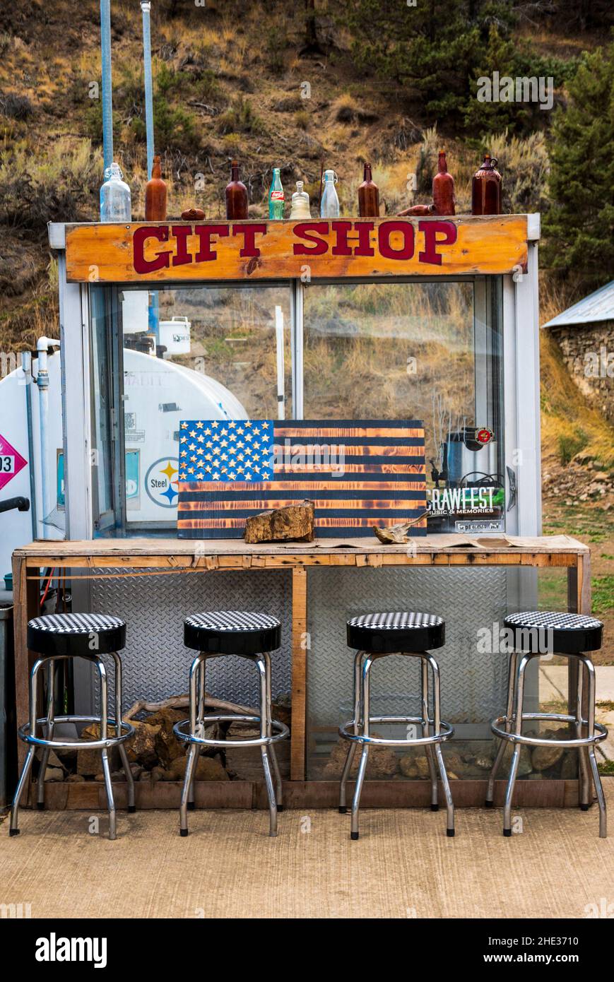 Souvenirladen und Bar im Freien; Mitchell; Oregon; USA Stockfoto