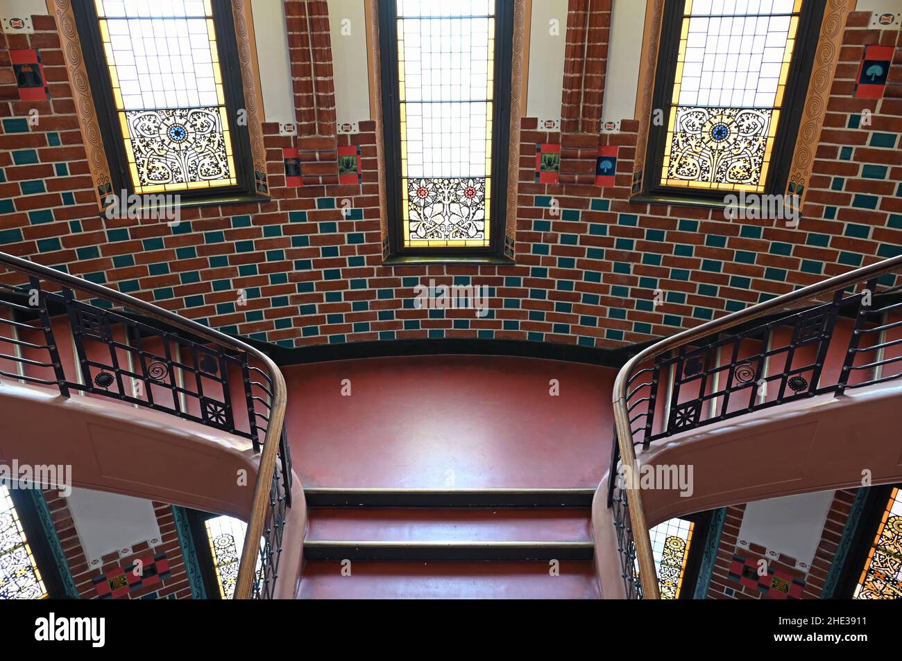 Treppe im neugotischen Stil im Rathaus von Köpenick Stockfoto