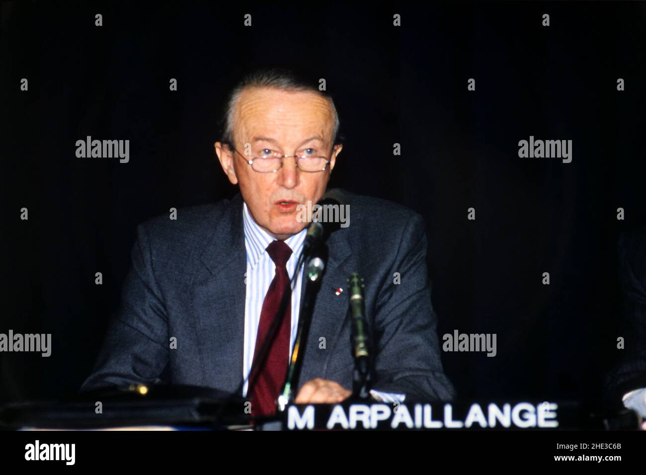 Archiv 90ies: Pierre Arpaillange, französischer Justizminister, nimmt an der Pressekonferenz in Lyon, Frankreich, 1989 Teil Stockfoto