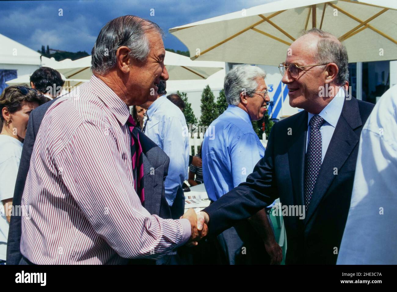 Archiv 90ies: Raymond Kendall und Hervé de Charette, Vorbereitung der internationalen Konferenz G7, Lyon, Frankreich, 1996 Stockfoto