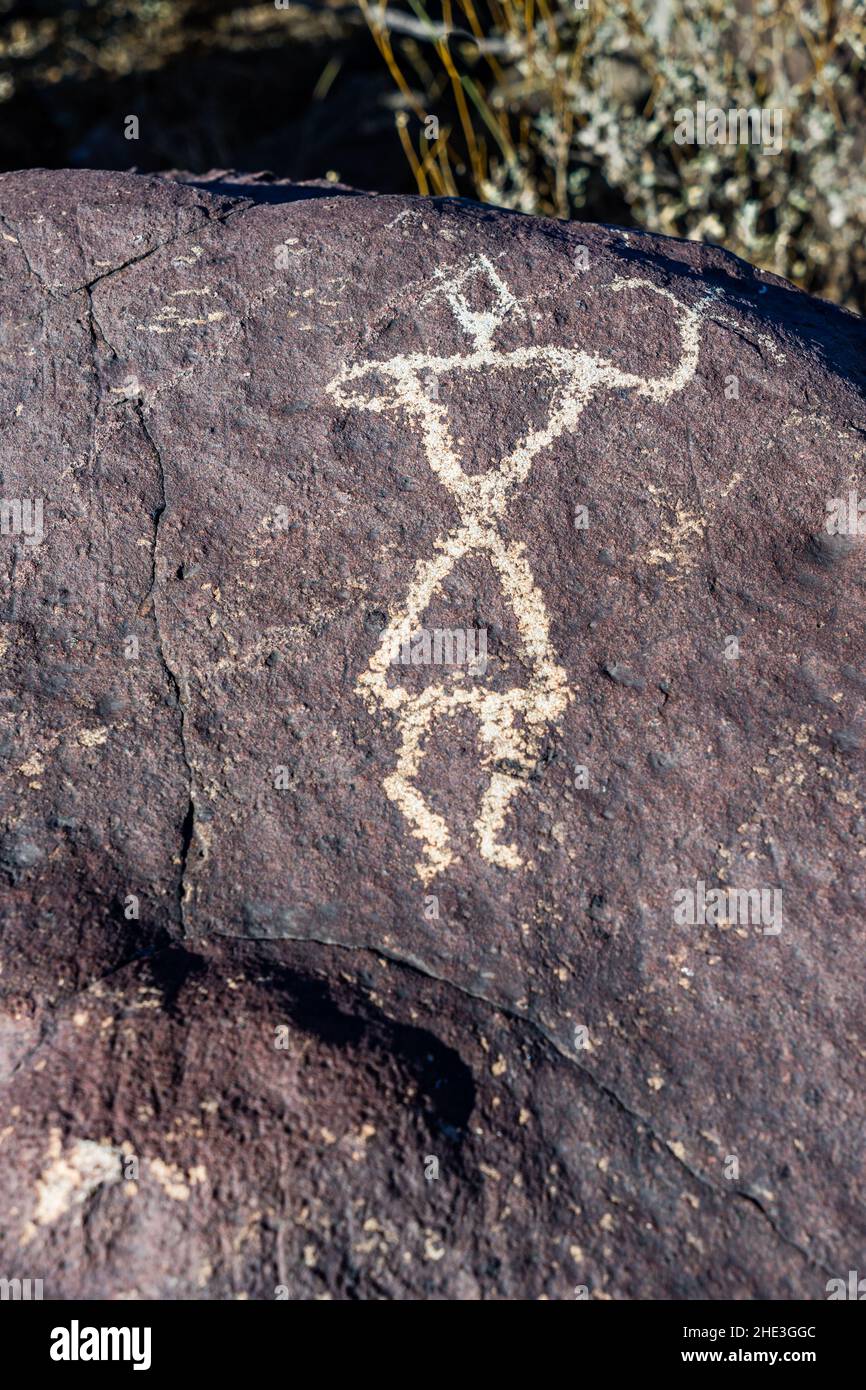 Tanzende Petroglyphe in der Petroglyph-Stätte Three Runs in der Nähe von Tularosa, New Mexico. Stockfoto