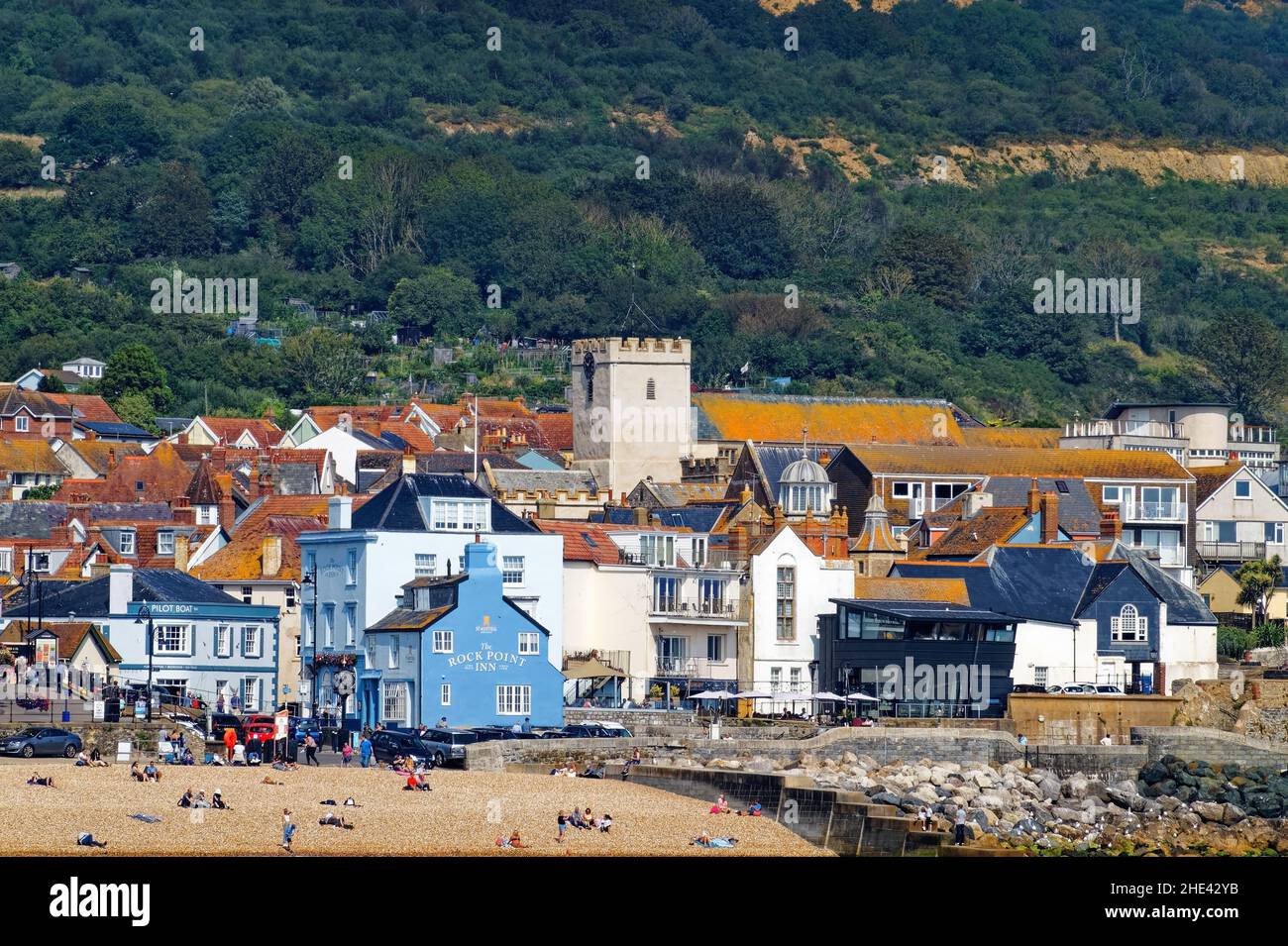 UK, Dorset, Lyme Regis, Town und Cobb Gate Area mit St. Michael's Church. Stockfoto