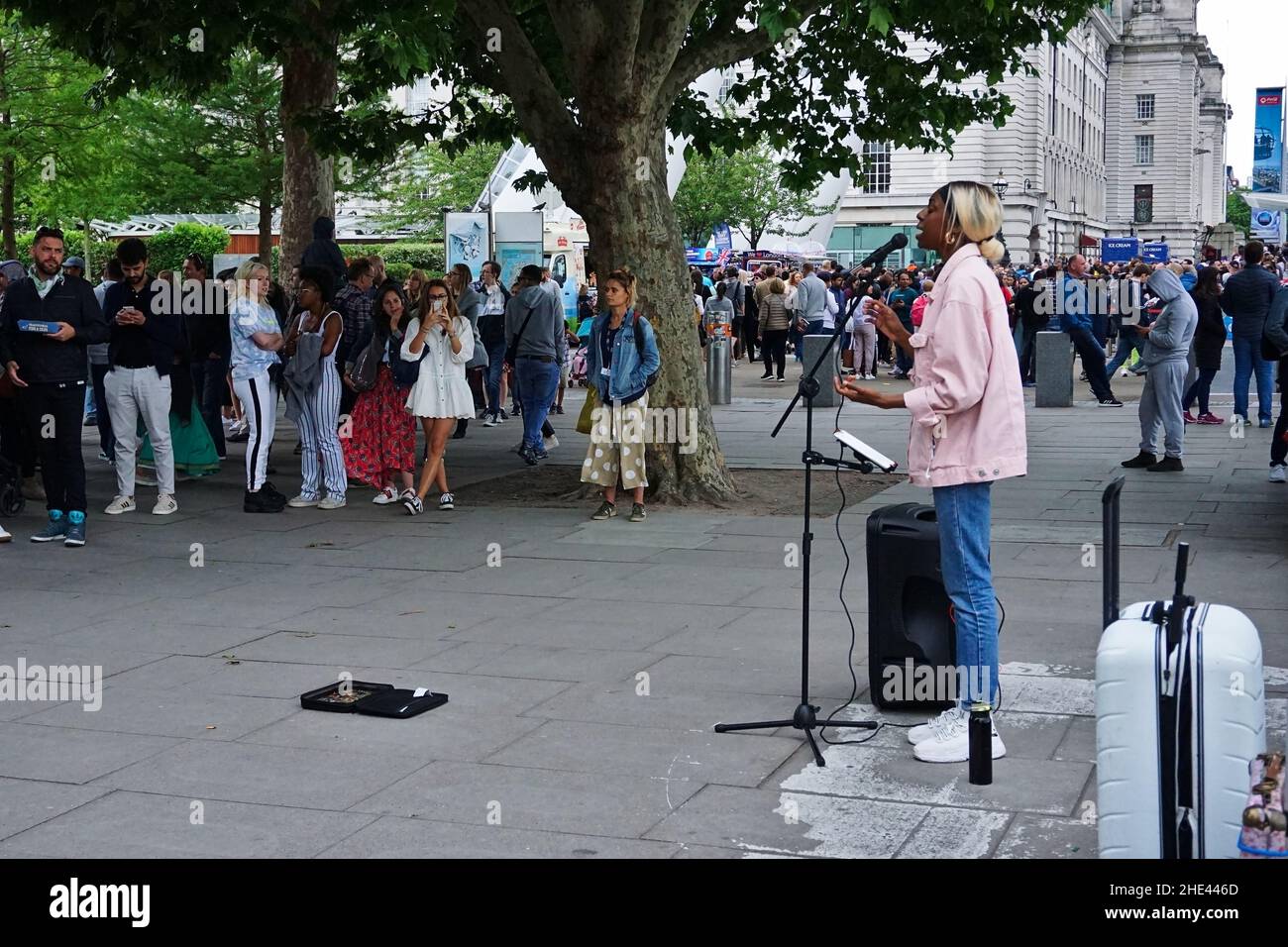 Straßensänger im Jubilee Garden, in der Nähe von London Eye, England. Stockfoto