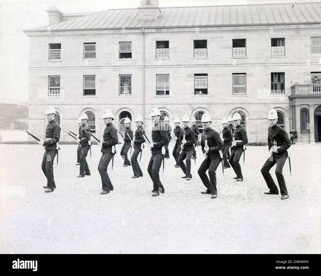 Kadetten des Royal Military College of Canada bohren auf dem Paradeplatz, Stone Frigate 1880s. Stockfoto