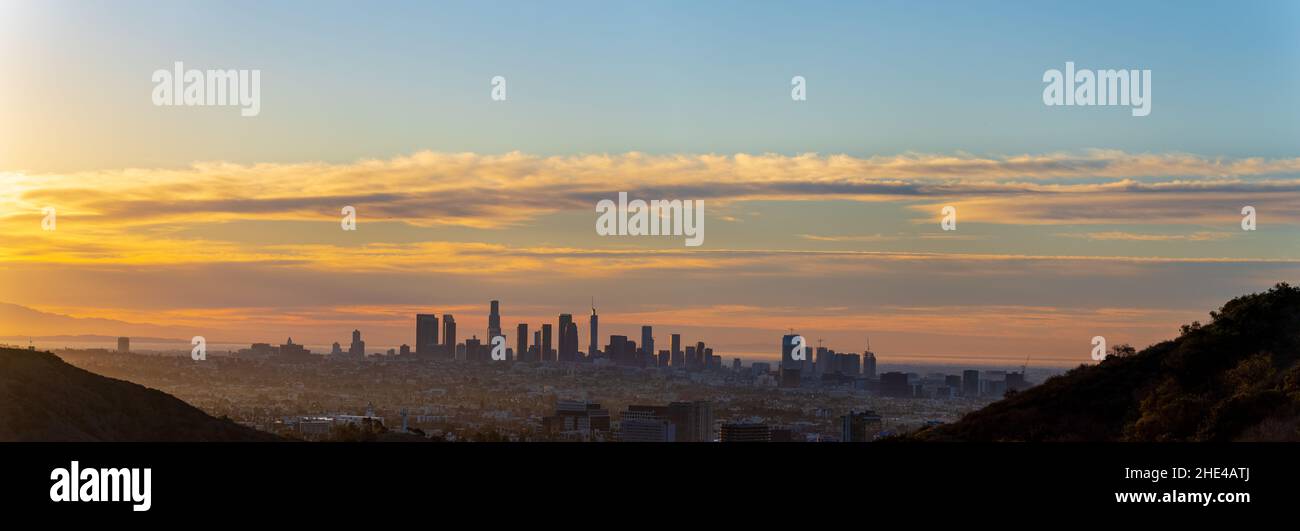 Panoramablick auf Los Angeles bei Sonnenaufgang, Kalifornien, USA Stockfoto