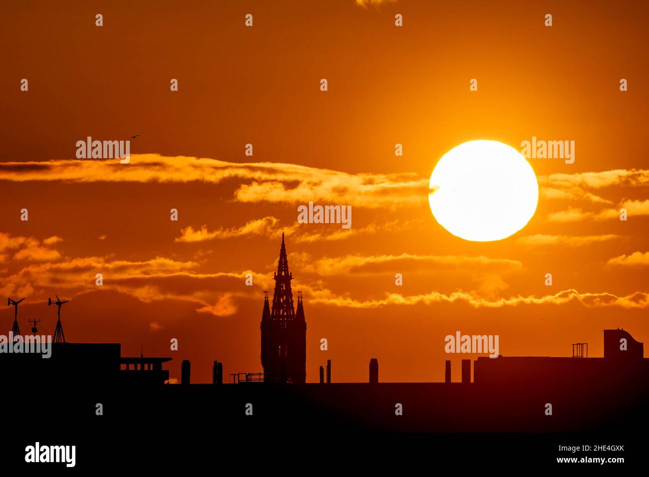 Wunderschöne Aussicht auf Glasgow City bei Sonnenuntergang Stockfoto