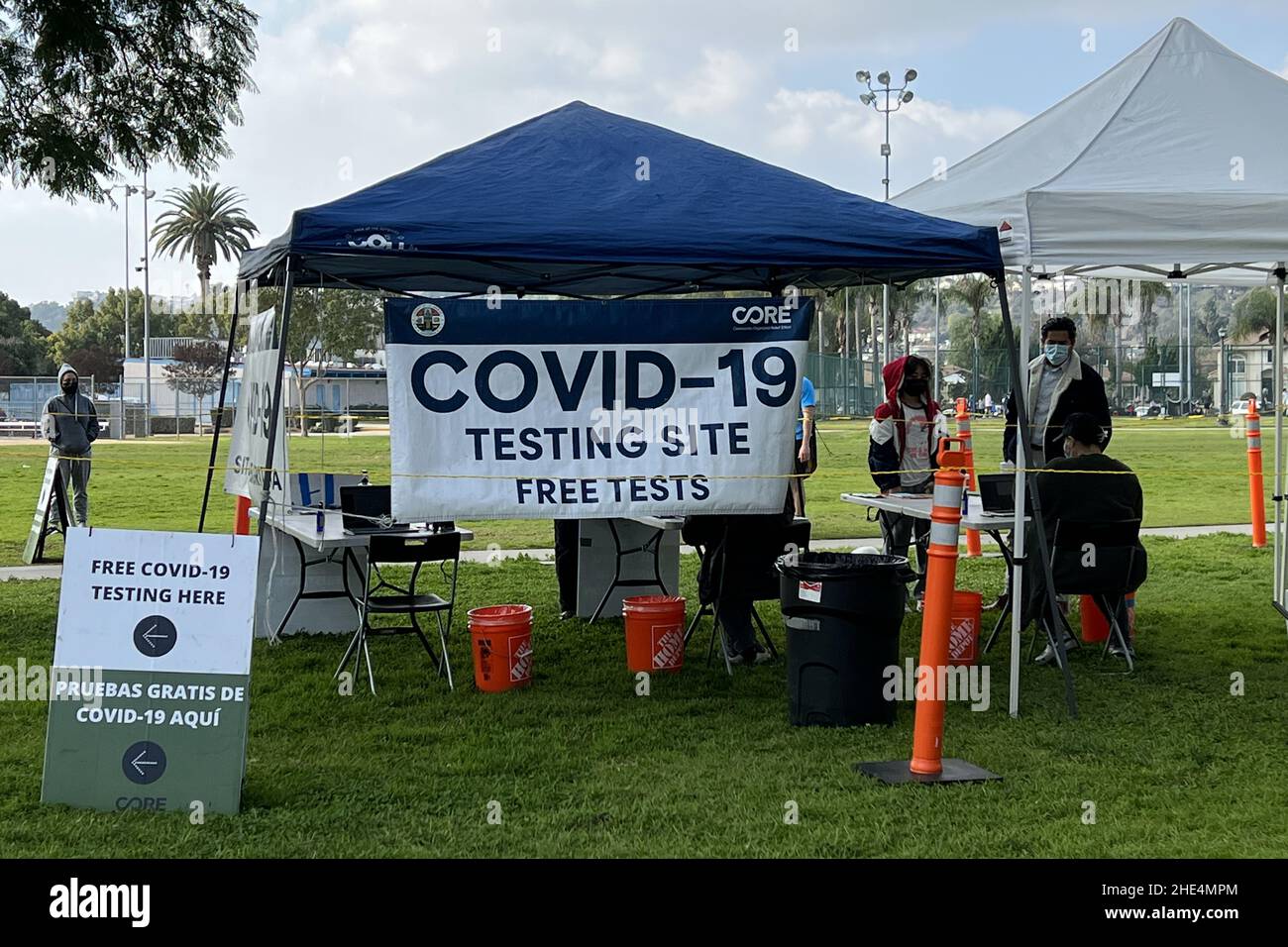 Eine kostenlose, von CORE gesponserte, begehbare COVID-19-Teststelle für Coronaviren im Barnes Park inmitten des Anstiegs der omicron-Variante, Samstag, 8. Januar 2022, in Mo Stockfoto