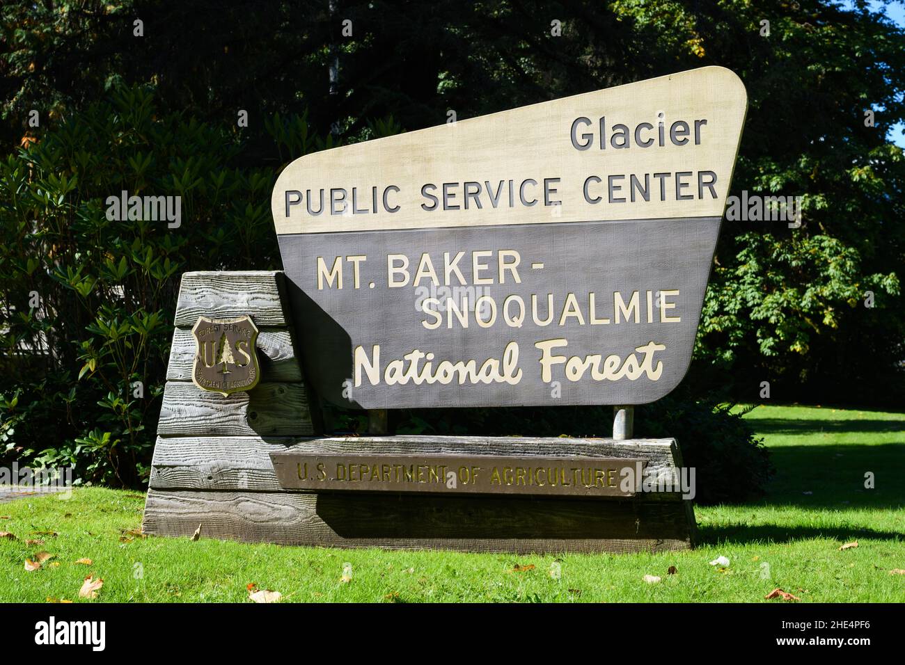 Glacier, WA, USA - 23. September 2021; Schild für das Public Service Center am Glacier im Mt. Baker Snoqualmie National Forest im Pazifischen Nordwesten Stockfoto