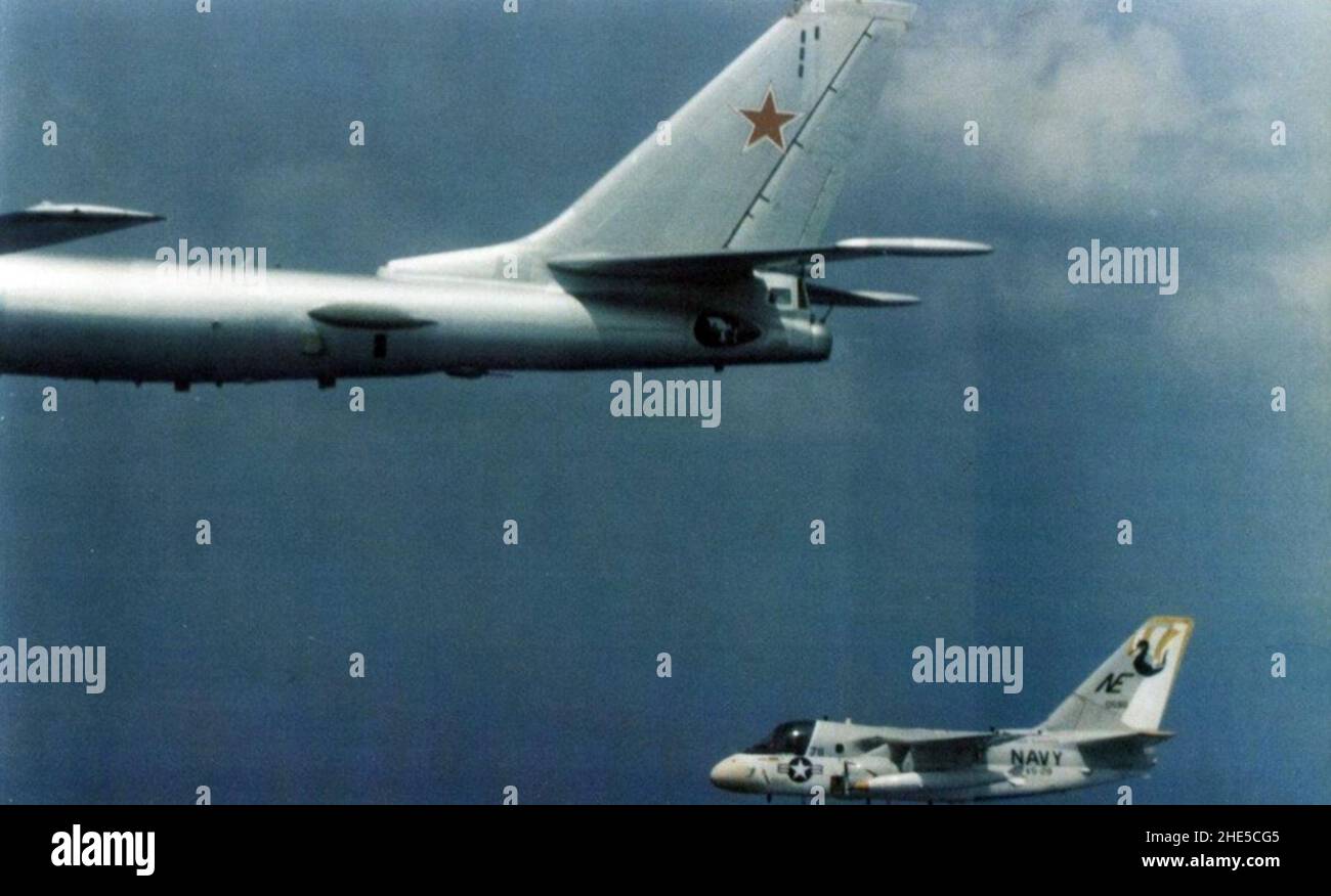 S-3A VS-29 mit Tupolev TU-95 1979. Stockfoto