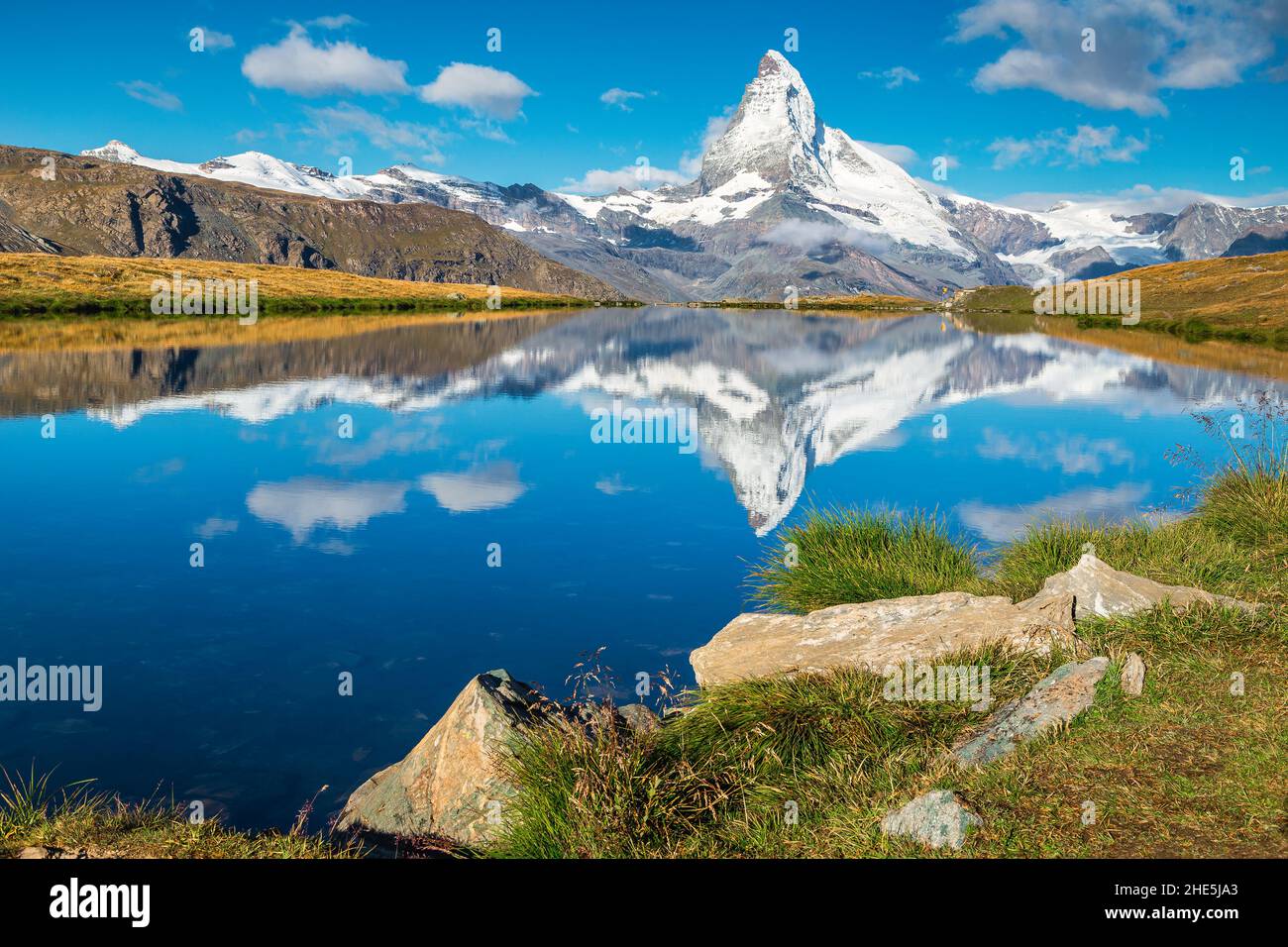 Einer der berühmtesten Berge der Welt, Matterhorn Blick vom schönen Stellisee See, Zermatt, Kanton Wallis, Schweiz, Europa Stockfoto