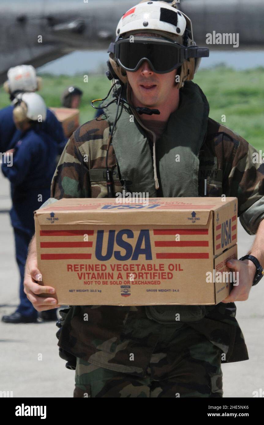 Seeleute Helfen Bei Katastrophenhilfe Fortsetzung Des Versprechens 08 Stockfoto