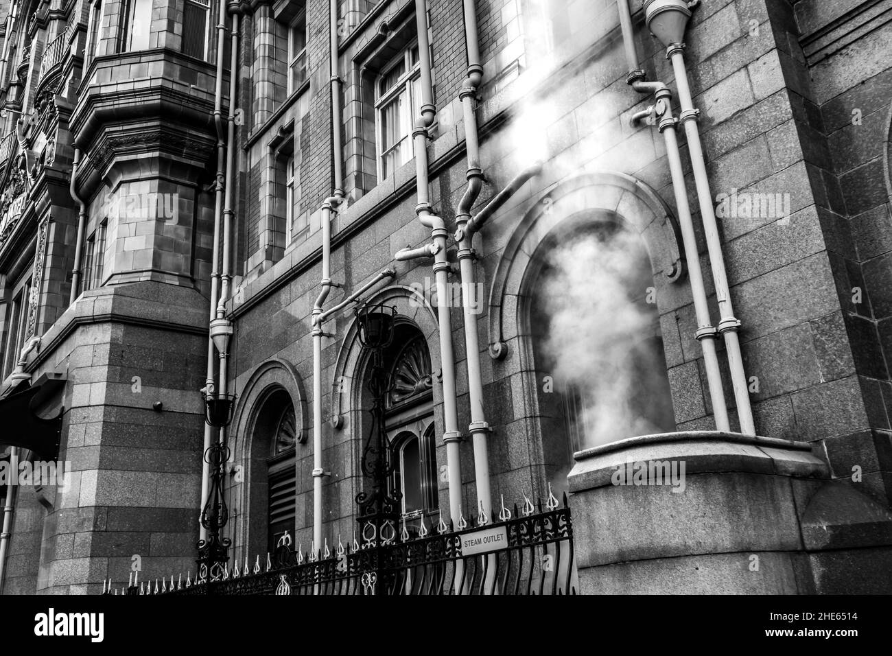 Schwarz-Weiß-Straßenfotografie von Manchester, England Stockfoto