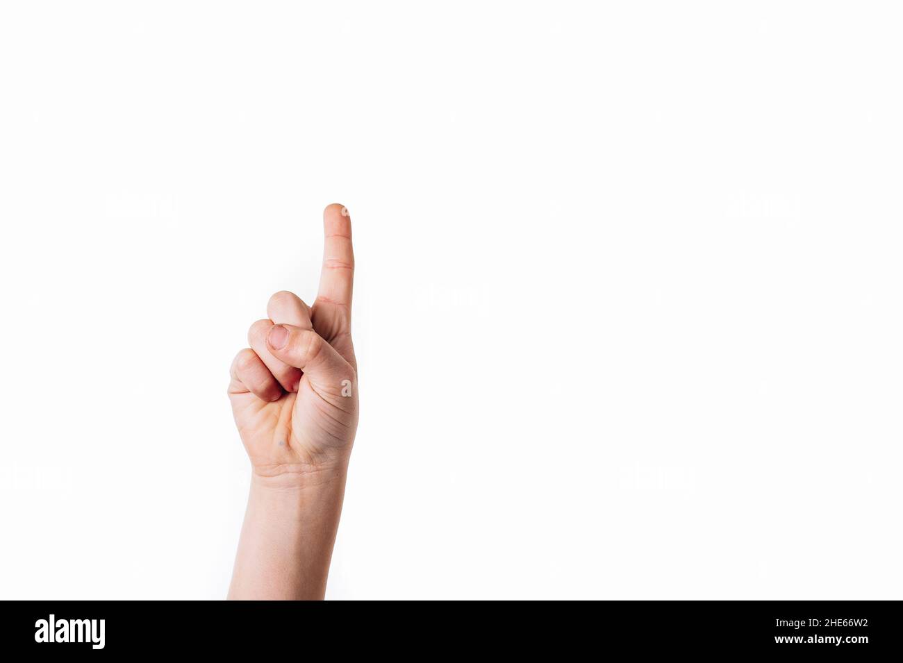 Zeigefinger berühren Bildschirm isoliert auf weißem Hintergrund. Hand simuliert das Drücken einer Taste oder etwas anderes mit ausgefahrenen Zeigefinger, isoliert auf Stockfoto