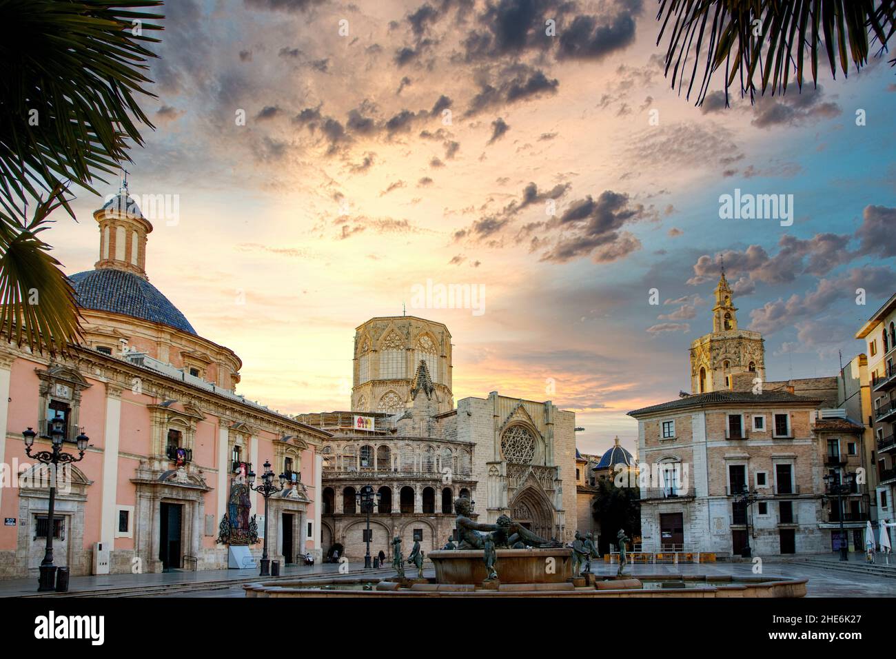 VALENCIA , SPANIEN 6. DEZEMBER 2021 Platz der Heiligen Maria mit