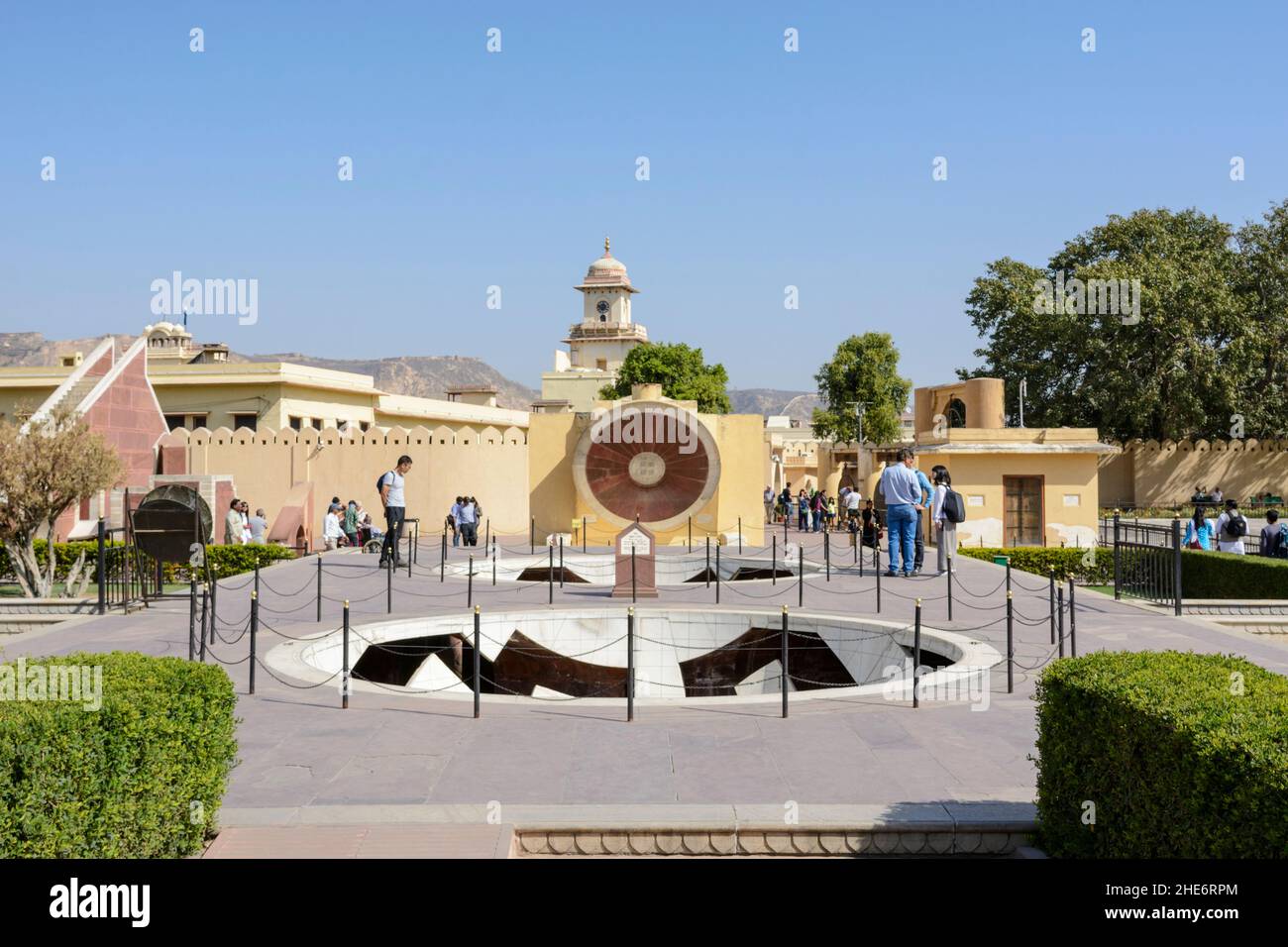 Jantar Mantar Observatorium, eine Sammlung von 16th Jahrhundert architektonischen astronomischen Instrumenten, Jaipur, Rajasthan, Indien, Südasien Stockfoto