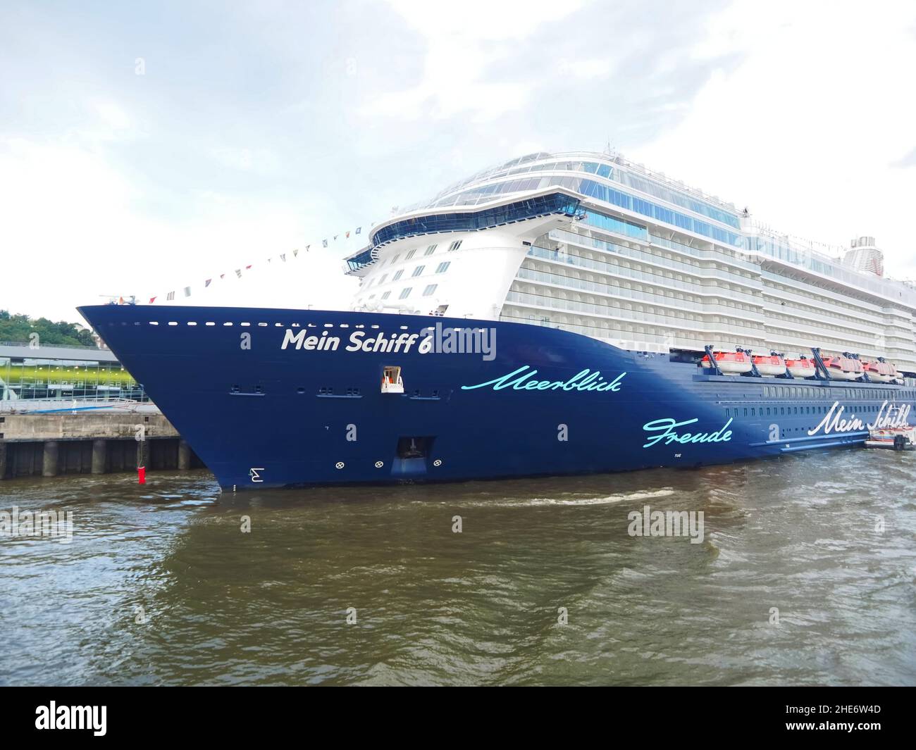 Das Schiff Mein Schiff 6 Valletta in Hamburg in Deutschland Stockfoto