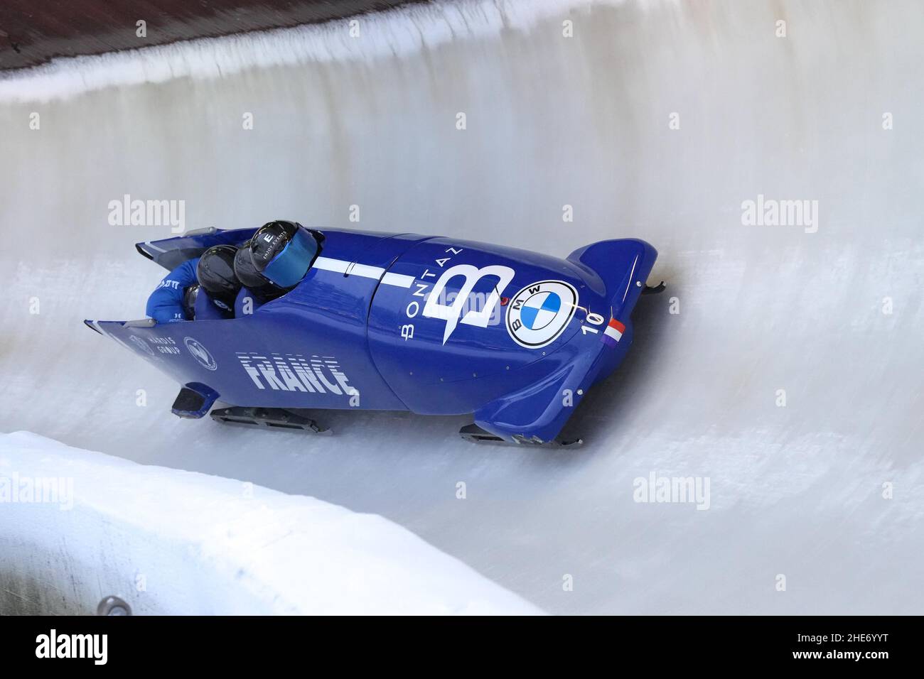 Winterberg, Deutschland. 09th Januar 2022. WINTERBERG, DEUTSCHLAND - 9. JANUAR: Romain Heinrich, Lionel Lefebvre, Thomas Delmestre, Dorian Hauterville aus Frankreich treten während des BMW IBSF Bob & Skeleton World Cup in der VELTINS-Eisarena am 9. Januar 2022 in Winterberg, Deutschland, beim 4-Mann-Bobfahren an (Foto: Patrick Goosen/Orange Picics) Credit: Orange Pics BV/Alamy Live News Stockfoto