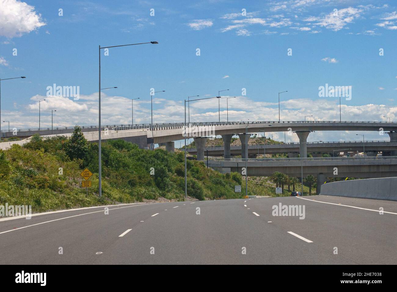 Der Petersdom-Wechsel über die Annäherung an den Tunnelabschnitt der Autobahn M8 Stockfoto