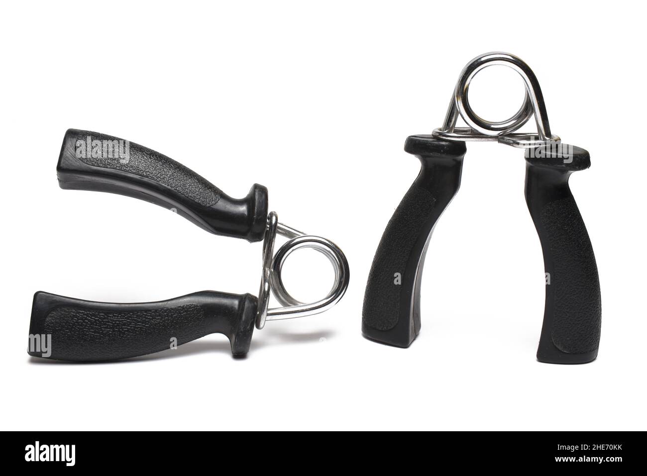 Nahaufnahme eines Handgrifffedern-Trainers für das Handmuskeltraining von Griffstärke und Unterarmen während des Bodybuilding auf weißem Hintergrund Stockfoto