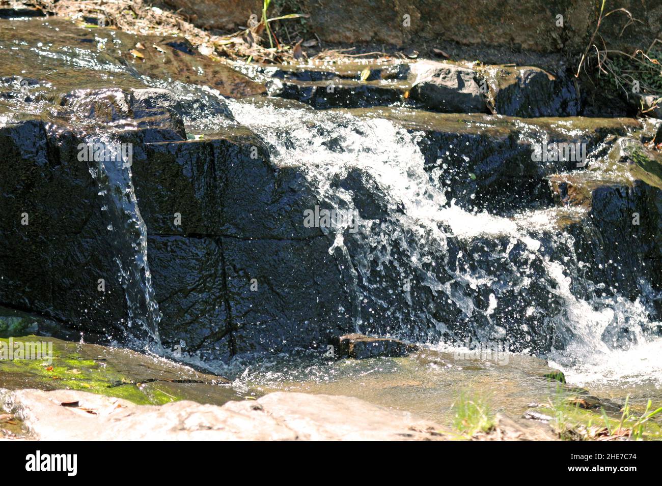 Frisches Wasser, zusammen mit Sauerstoff, ist das größte natürliche gut der Menschheit. Die nachhaltige Nutzung dieser Ressourcen muss auf der ganzen Welt erfolgen. Stockfoto