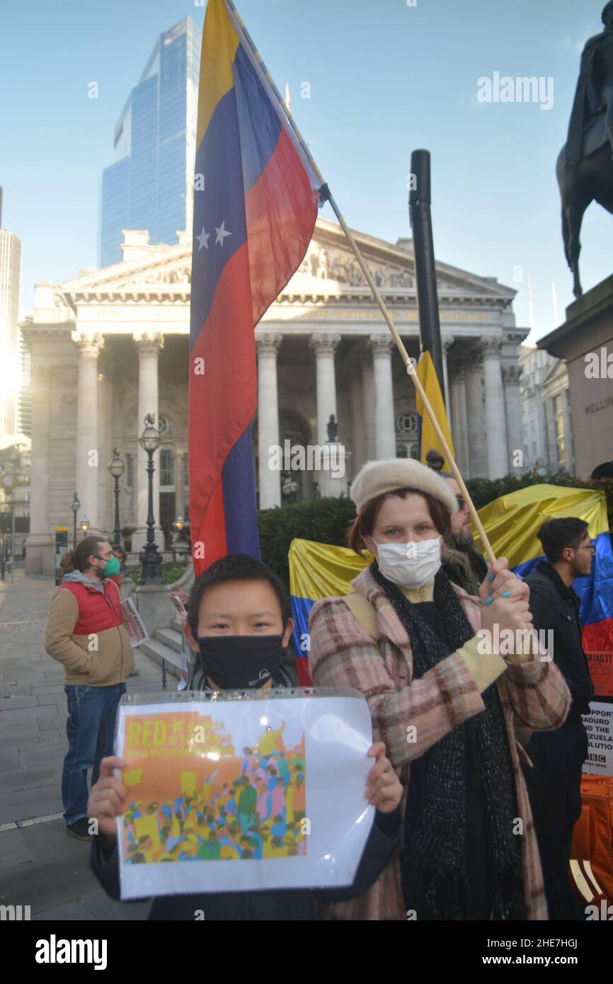 Demonstranten kamen zur Bank von england, um die Rückgabe von Goldlagerstätten zu fordern, trotz gerichtlicher Entscheidungen. Stockfoto