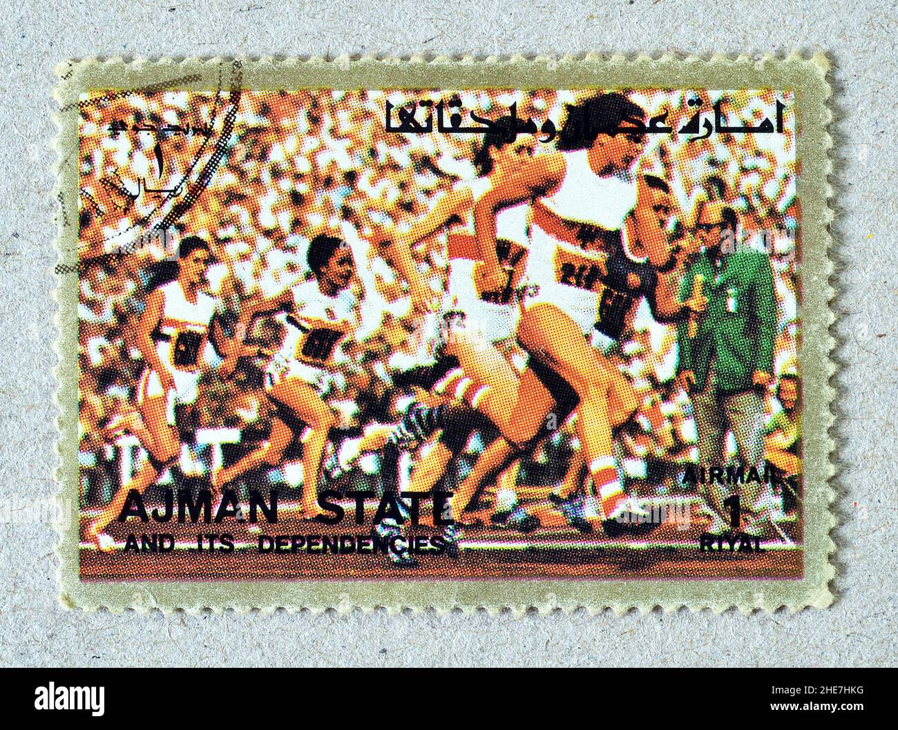 Abgesagte Briefmarke gedruckt von Ajman, die Rennen, Olympische Sommerspiele, München, um 1972 zeigt, Stockfoto